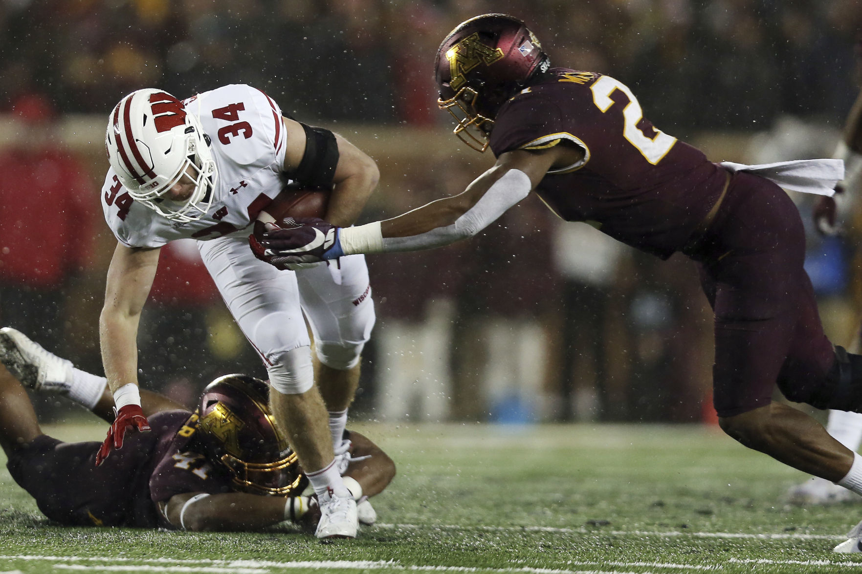 Badgers 38, Golden Gophers 17